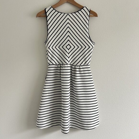 Anthropologie Maeve Mitred Diamond Stripe Dress Pleated FIt+Flare Pockets Size 8 - Picture 2 of 16
